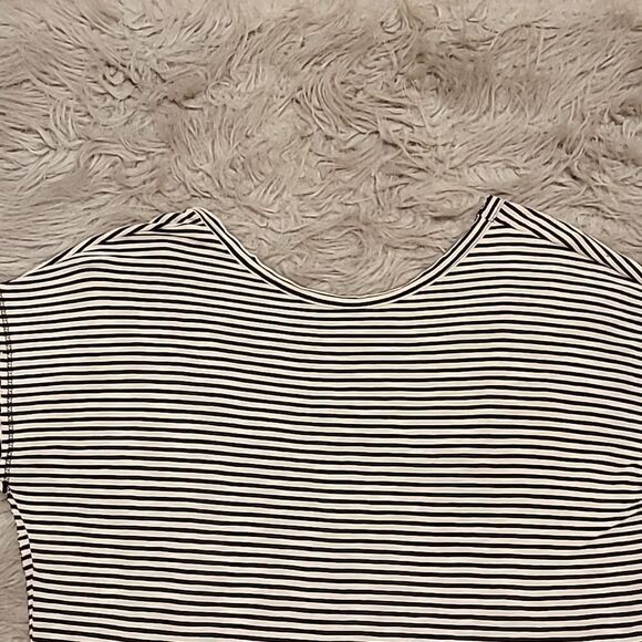 Billabong white and black stripped oversized tshirt with drapped back size small - Picture 2 of 8